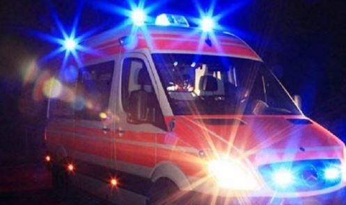 SHKOI PËR PIKNIK ME SHOKËT, POR RA NGA SHKËMBI/ I riu niset me urgjencë drejt spitalit