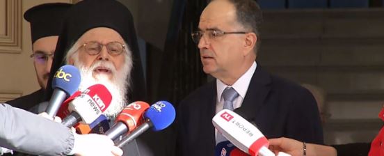 “SA MË SHUMË BEGATI…”/ Begaj uron Krishtlindjet nga katedralja “Ngjallja e Krishtit”