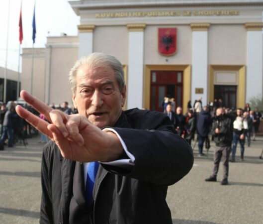 KUVENDI I HOQI IMUNITETIN/ “Vendimi, hakmarrje politike!”, Berisha: Jam më i fortë se kurrë!