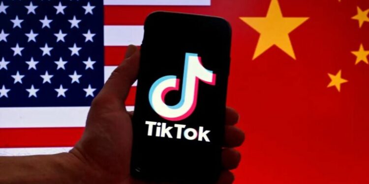 “SHQETËSIM PËR APLIKACIONIN TIK-TOK”/ Ligjvënësit në SHBA: Po rritet dezinformimi nga Kina