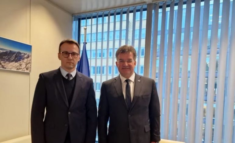 DIALOGU KOSOVË-SERBI/ Zyrtari i lartë serb zbulon bisedimet me Lajçak: Diskutuam për themelimin e Asociacionit
