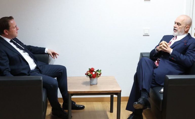 RAMA TAKIM ME KOMISIONERIN E BE/ Varhelyi: Jemi gati për hapjen e kapitujve të parë negociues me Shqipërinë