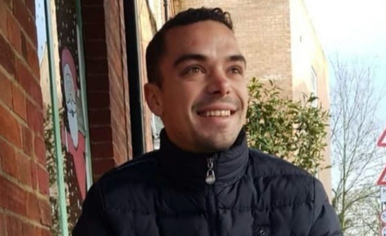 “E TRAJTONIN SI KAFSHË”/ Flet motra e shqiptarit që u gjet i vdekur në qendrën e emigrantëve, në Britani