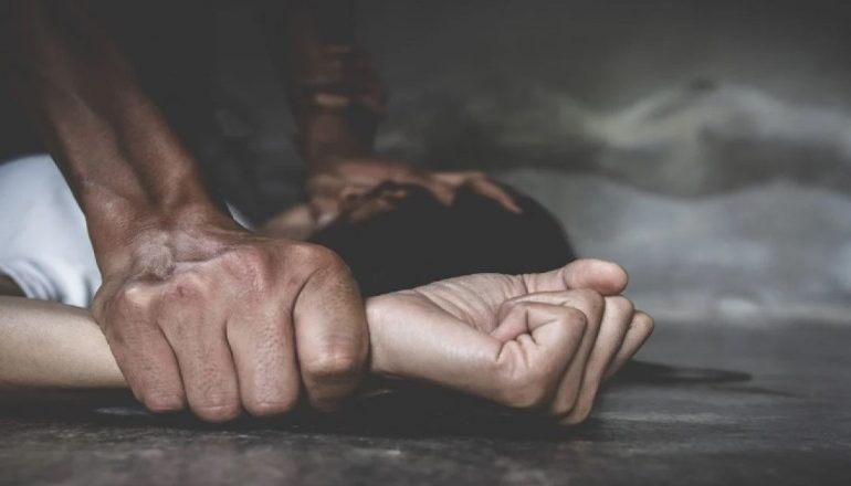 NJË TJETËR RAST ABUZIMI NË SARANDË/ 17 vjeçari denoncohet në polici për marrëdhënie seksuale me një 13 vjeçare
