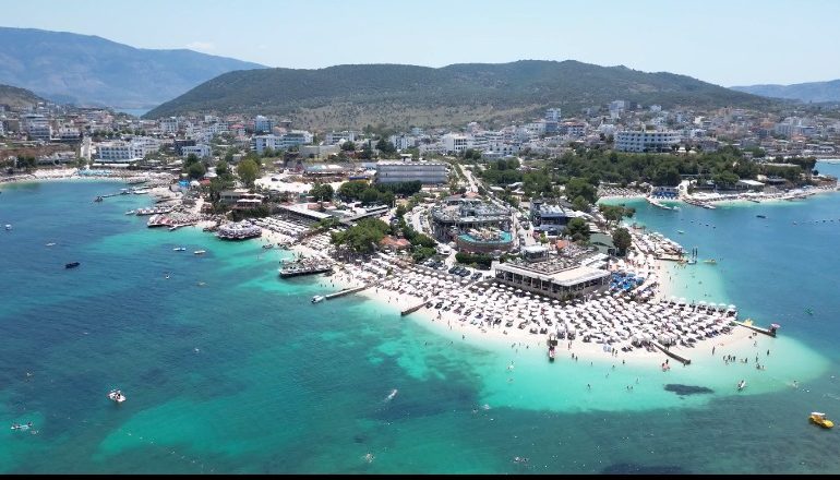 TURIZMI TRIUMFOI NË 2023/ Pritshmëritë për 2024 në 15 mln të huaj, por ende pak shpenzime, elita kërkon luks