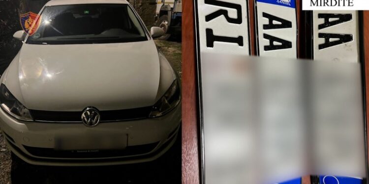 TARGAT E VJEDHURA/ Dyshohet se do përdoreshin për ngjarje kriminale, arrestohet 25-vjeçari