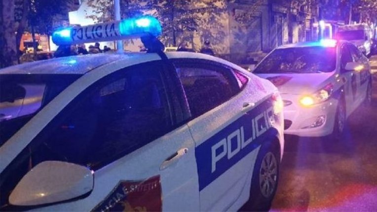 PLAS SHERRI MES DY TË MITURVE NË TIRANË/ Shoqërohen në Polici, detajet e para