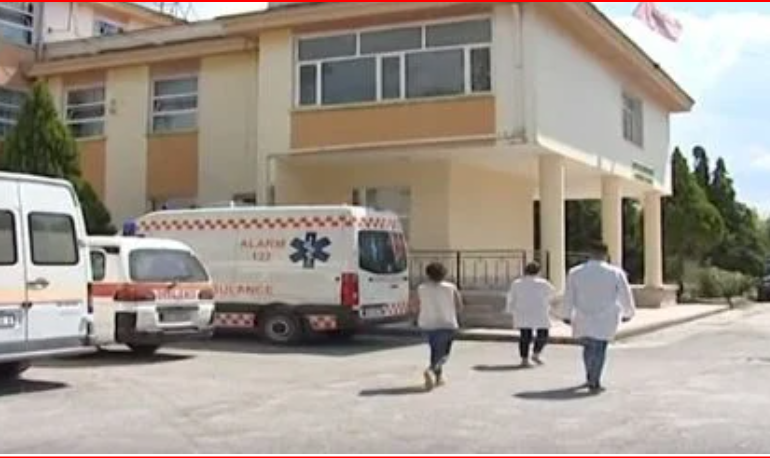E RËNDË NË ERSEKË/ Shkoi në spital për ndihmë, ndërron jetë sapo mbërriti te shkallët