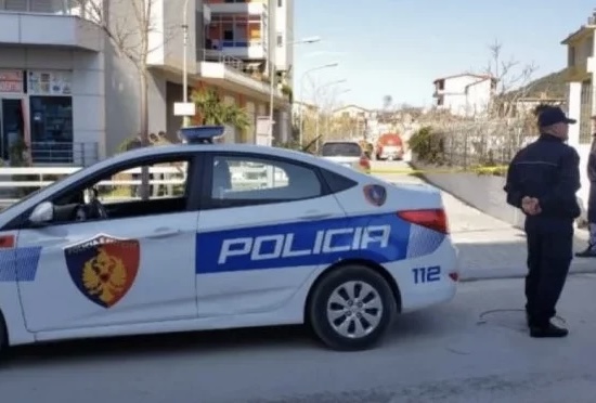 PËRNDIQTE PREJ NJË VITI TË RENË/ Arrestohet 41-vjeçari në Maliq: U fut në banesë dhe dhunoi babain