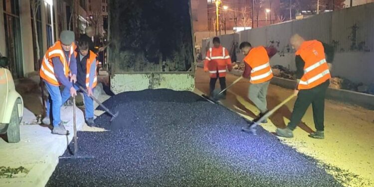 ASFALTOHEN 5 RRUGË NË TIRANË/ Veliaj: Fillimi i mbarë gjysma e punës…