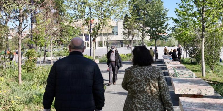 RRITET MOSHA E DALJES NË PENSION PËR GRATË/ Nga 61 vjeçe e 6 muaj, prej Janarit shtohet me 2 muaj më shumë