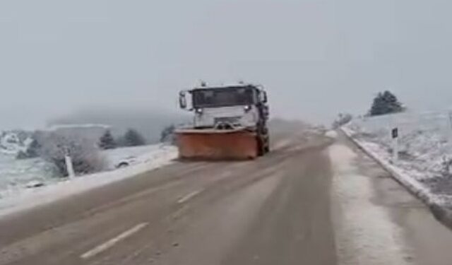 VIJOJNË RESHJET E DËBORËS NË ZONËN JUGLINDORE/ Preken disa akse rrugore pranë Maliqit