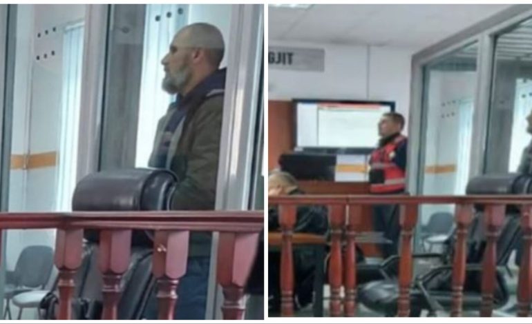 VETËVRASJA E 41-VJEÇARES/ Xhemal Loka i qetë pas kafazit të xhamit, pret vendimin e Gjykatës