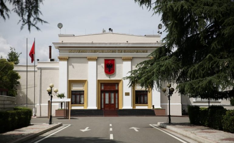 ARBEN AHMETAJ HUMB MANDATIN/ Emrat në listën e PS, kush pritet t’i zerë vendin në Kuvend
