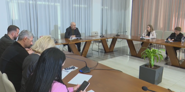 ARBEN AHMETAJT I DIGJET MANDATI I DEPUTETIT/ Rama: Besojeni ose jo, nuk e dija