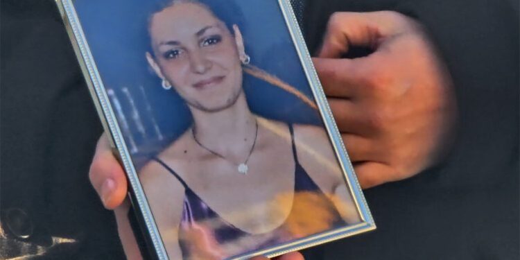 U MASAKRUA NGA PARTNERI DHE SHOKU I TIJ/ Sot i jepet lamtumira e fundit 41-vjeçares shqiptare