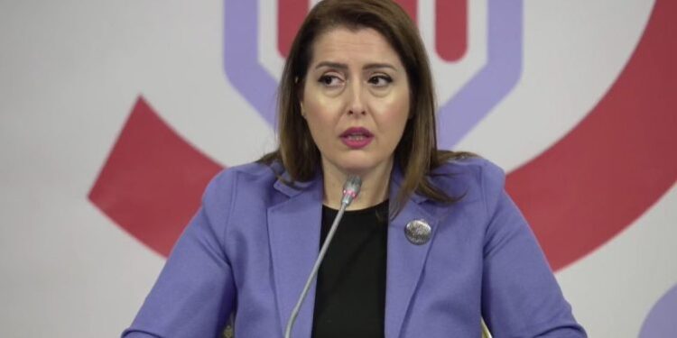 REFORMË EDHE PËR KURRIKULAT/ 4 mijë mësues pjesë e programit kombëtar për zhvillimin profesional