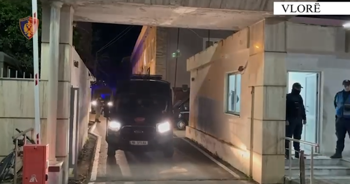 KONTROLLE TË SHTUARA NË VLORË/ Policia kap dy persona me armë pa leje