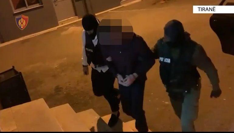 E PËSON KEQ/ Përndoqi të renë duke i hapur adresa false në rrjetet sociale me përmbajte denigruese, arrestohet 45-vjeçari në Tiranë