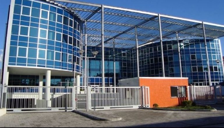 U PLAGOS DJE NË FSHATIN BLU ZALLË/ 42-vjeçari arrestohet nga SPAK në spitalin e Traumës! Ishte në kërkim