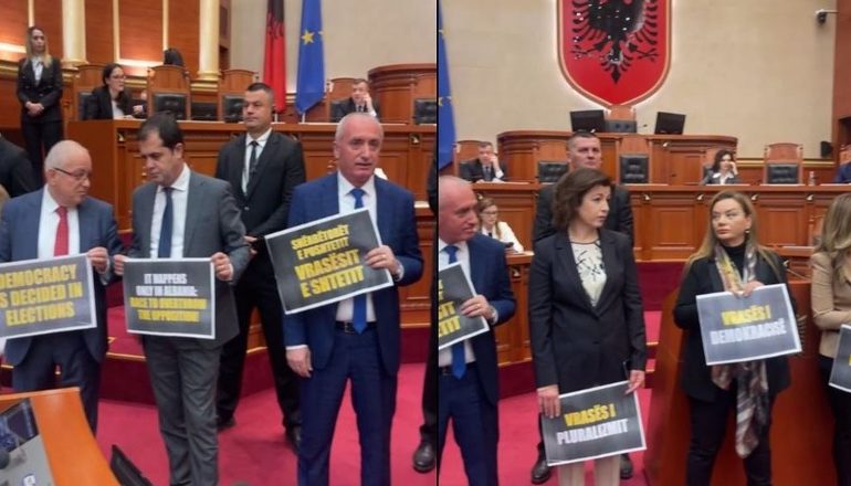 KUVEND/ Deputetët e Rithemelimit vijojnë kaosin, bllokojnë foltoren, ndezin zhurmues