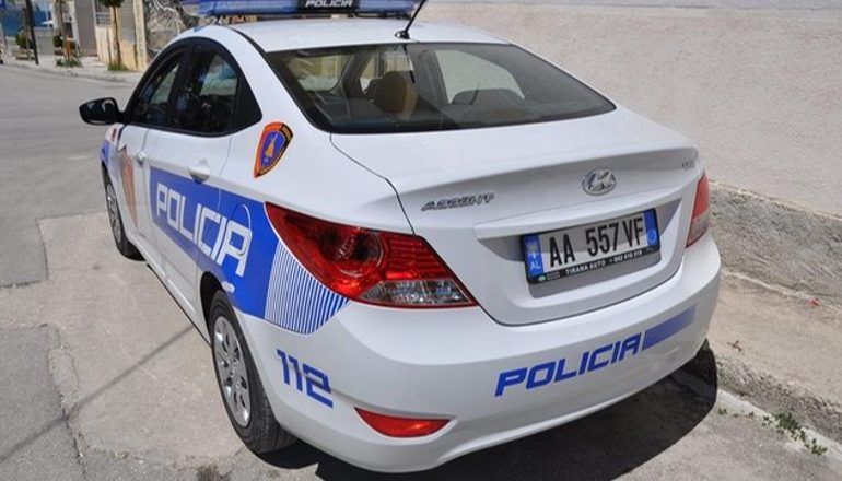 PARANDALOHET NGJARJA KRIMINALE NË TIRANË/ Arrestohet 50 vjeçari që dhunonte dhe kërcënonte gruan dhe fëmijët se do i vriste me thikë