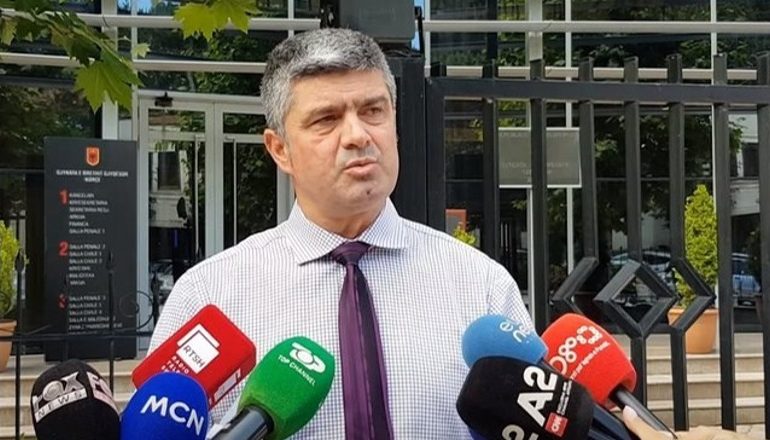DETAJET/ Arrestimi i kreut të Dhomës së Avokatisë së Korçës, Lena, i përfshirë në korrupsion me 5 mijë euro për lirimin nga burgu të…