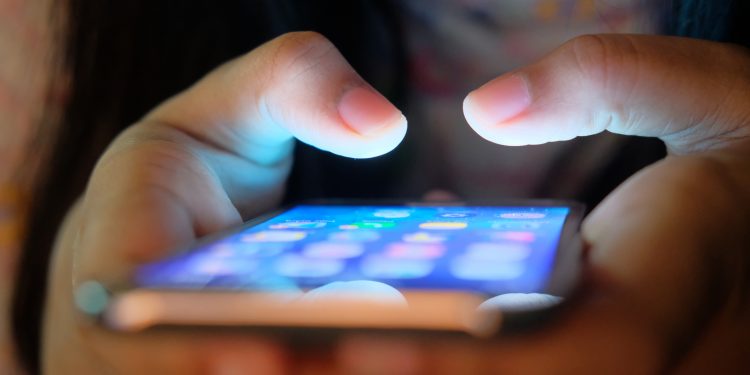 MBROJTJA E TË DHËNAVE PERSONALE/ Kujdes cfarë instaloni në telefon, lexoni politikat e privatësisë