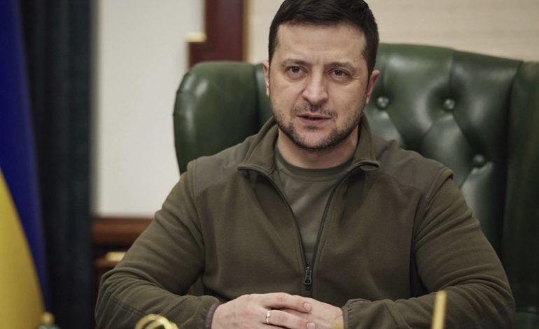 LUFTA NË UKRAINË/ Zelensky paralajmëron: Po përgatiten pako të reja me ndihma ushtarake