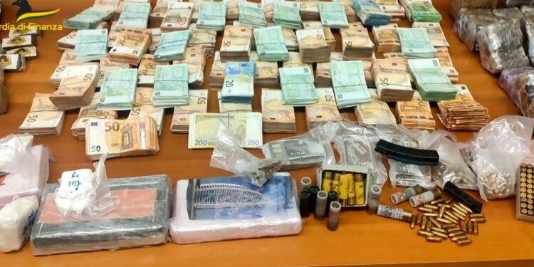 DETAJET E PARA/ Sekuestrohen mbi 600 mijë euro CASH, goditet banda shqiptaro-rumune e kokainës