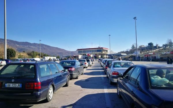 KAKAVIJË/ Policia kufitare po merr masa për shmangien e radhëve në kufi