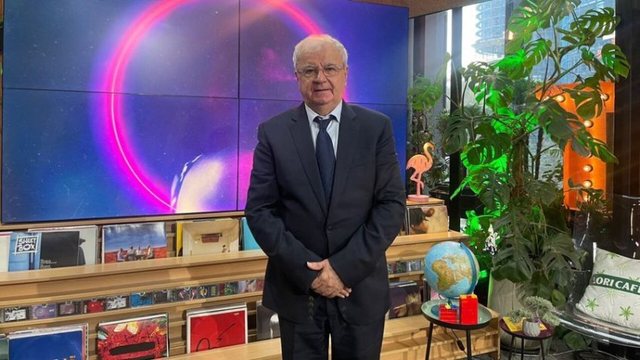 KUSH FLIRTON? Ngjela: Vajza që është inteligjente, që ka bisedë dhe shikim erotik, ajo bën dashuri