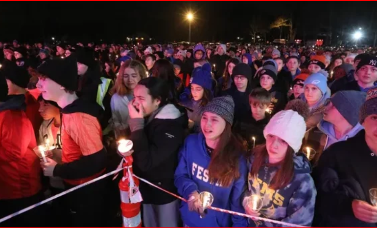 OFICERI I POLICISË VRAU GRUAN SHQIPTARE DHE FËMIJËT/ Qindra njerëz mbajnë homazhe në New York për familjen e shuar