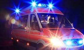 AKSIDENT NË AKSIN FUSHË KRUJË-TIRANË/ Automjeti përplas këmbësorin, dërgohet te Trauma