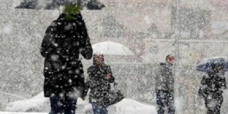 PO AFROHET DIMRI I ACARTË/ Sinoptikani: Ja kur priten reshje dëbore