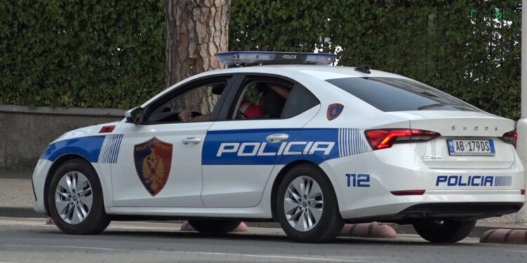 ARRESTOHEN TRE TË RINJ NË TIRANË/ Vodhën me dhunë disa persona
