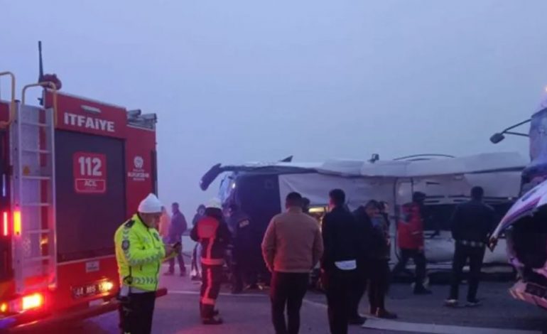 AKSIDENT TRAGJIK NË TURQI/ Humbin jetën 4 persona, 29 të tjerë të plagosur (PAMJET)