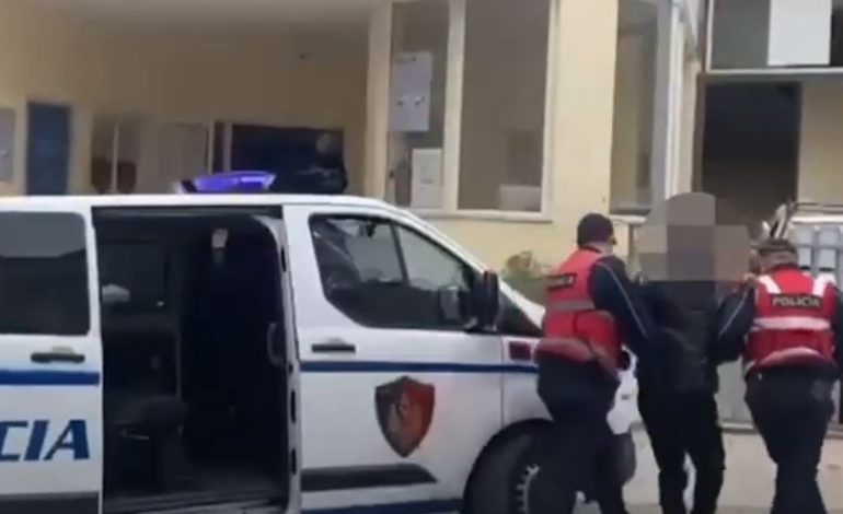 NDODH NË SARANDË/ Fshihte në banesë armë zjarri dhe municione luftarake, vihet në pranga 31-vjeçari