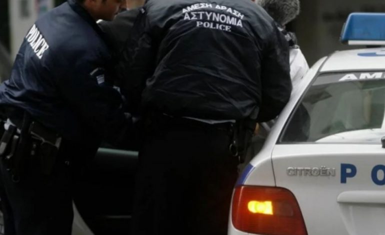 “EJA SE E VRAVA”/ Tmerr në Greqi, djali i pret babait kokën dhe duart me sharrë elektrike, e fshehu krimin për 48 orë dhe…