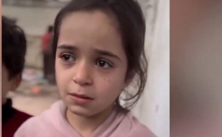 E TRISHTË/ Vogëlushja palestineze: Më mungon buka