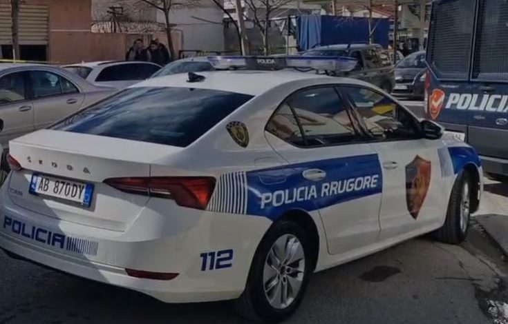 PLAGOSI ME ARMË FQINJIN/ Vetëdorëzohet në polici 31-vjeçari në Tiranë