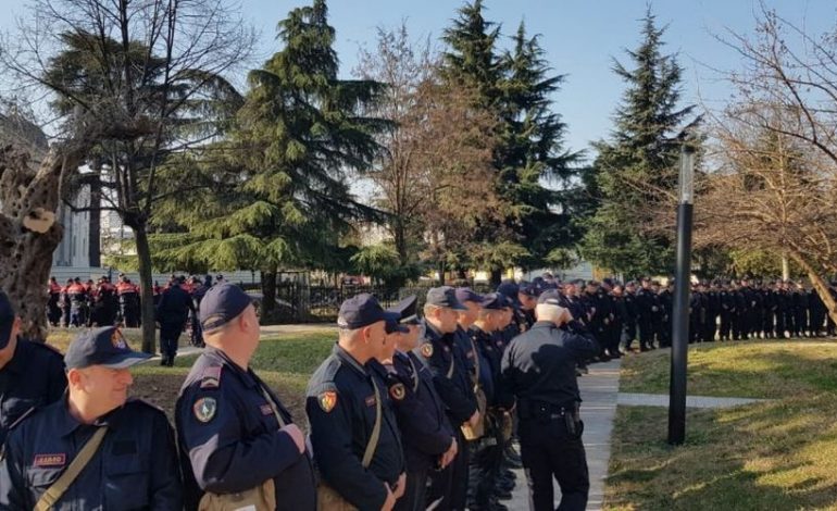 SOT PROTESTA E OPOZITËS/ Berisha i ‘pranishëm’ në tubim, mbi 1 mijë forca policie në gatishmëri, ja rrugët që do të bllokohen