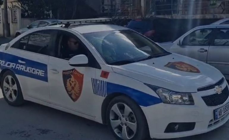 PARANDALOHET NGJARJA E RËNDË/ Kanosi me thikë kushërirën, arrestohet 34-vjeçari në Kavajë