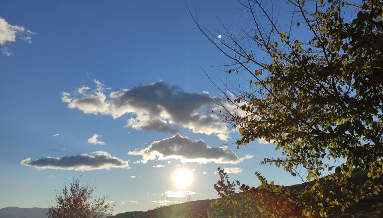 DITË ME DIELL DHE RRITJE TEMPERATURASH/ Ja si parashikohet moti për sot