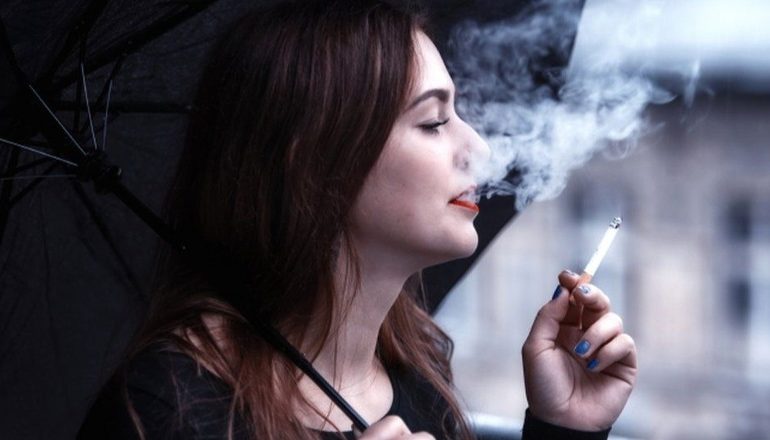 STUDIMI/ Duhanpirja godet dhe ndryshon sistemin imunitar, efektet zgjasin me vite edhe pasi keni hequr dorë