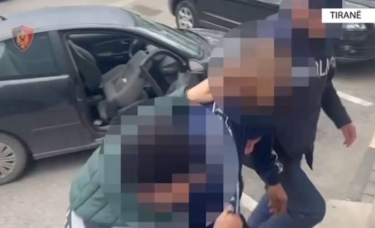 E PËSON KEQ/ Në kërkim për drogë, arrestohet 40-vjeçari në Tiranë (EMRI)