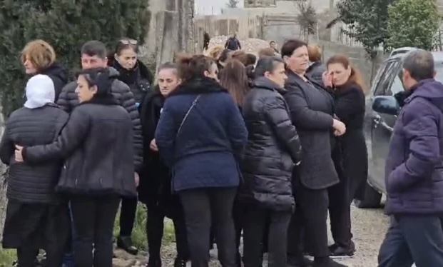 U VRA NGA TRE FËMIJËT/ Të afërmit mes lotëve dhe tronditjes: Është enigmë, ishin familje me taban