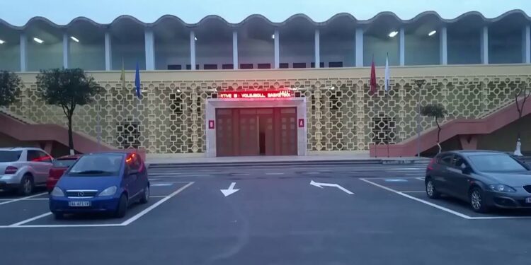 TRAGJIKE NË TIRANË/ 16-vjeçari ndërron jetë teksa ndiqte ndeshjen e basketbollit