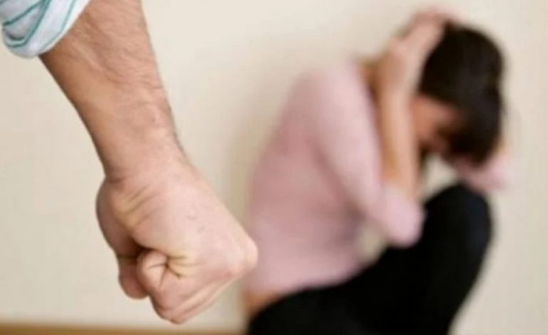 DHUNË NDAJ BASHKËSHORTES, PRINDËRVE DHE FËMIJËVE/ Arrestohet një person, dy të tjerë nën hetim në Shkodër