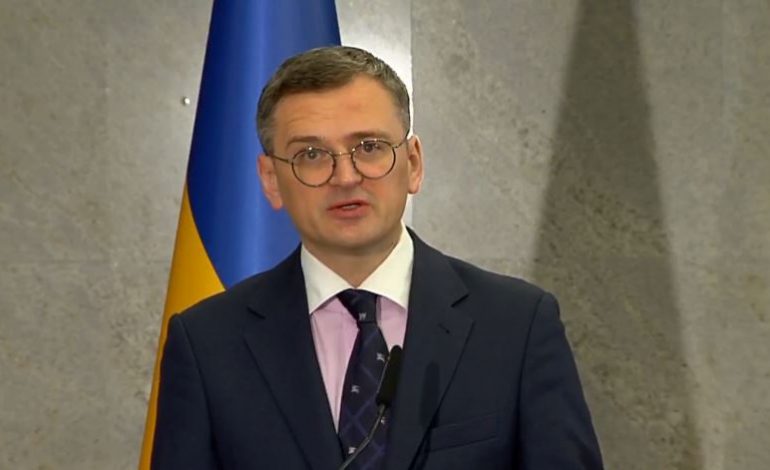 “RROFTË UKRAINA”/ Ministri Kuleba përshëndet në shqip nga Tirana: Mirënjohës për mbështetjen…